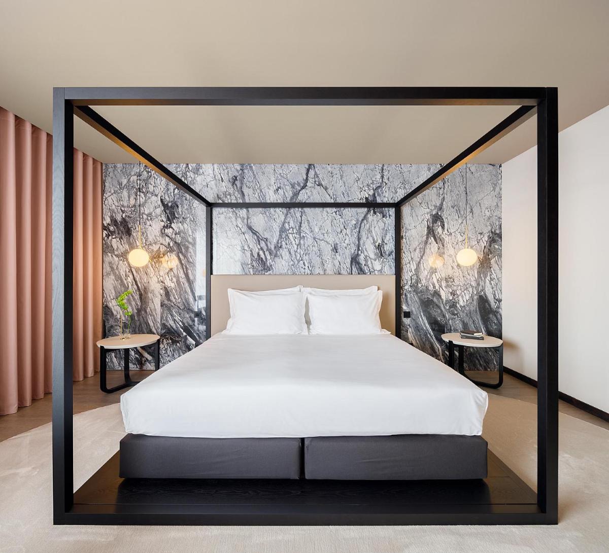 Uma cama ou camas num quarto em Azoris Royal Garden – Leisure & Conference Hotel