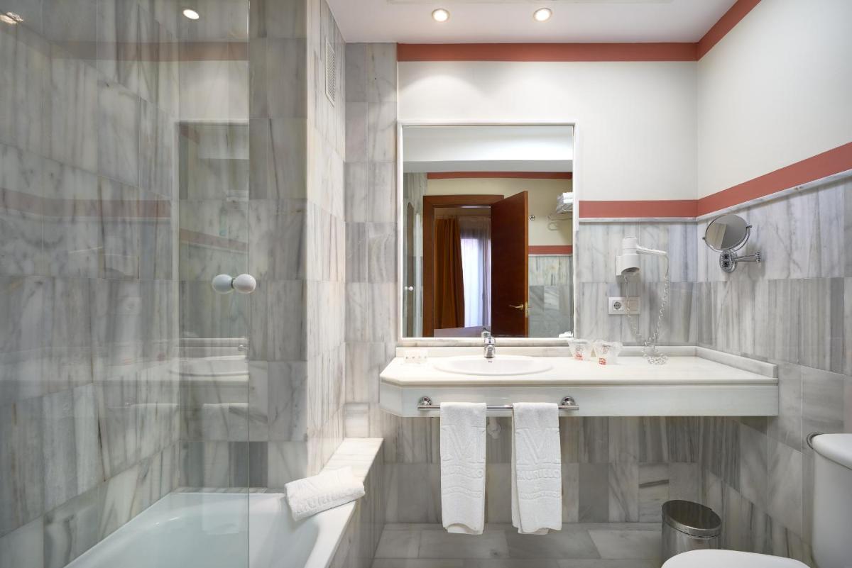 Hotel Murillo - Housity