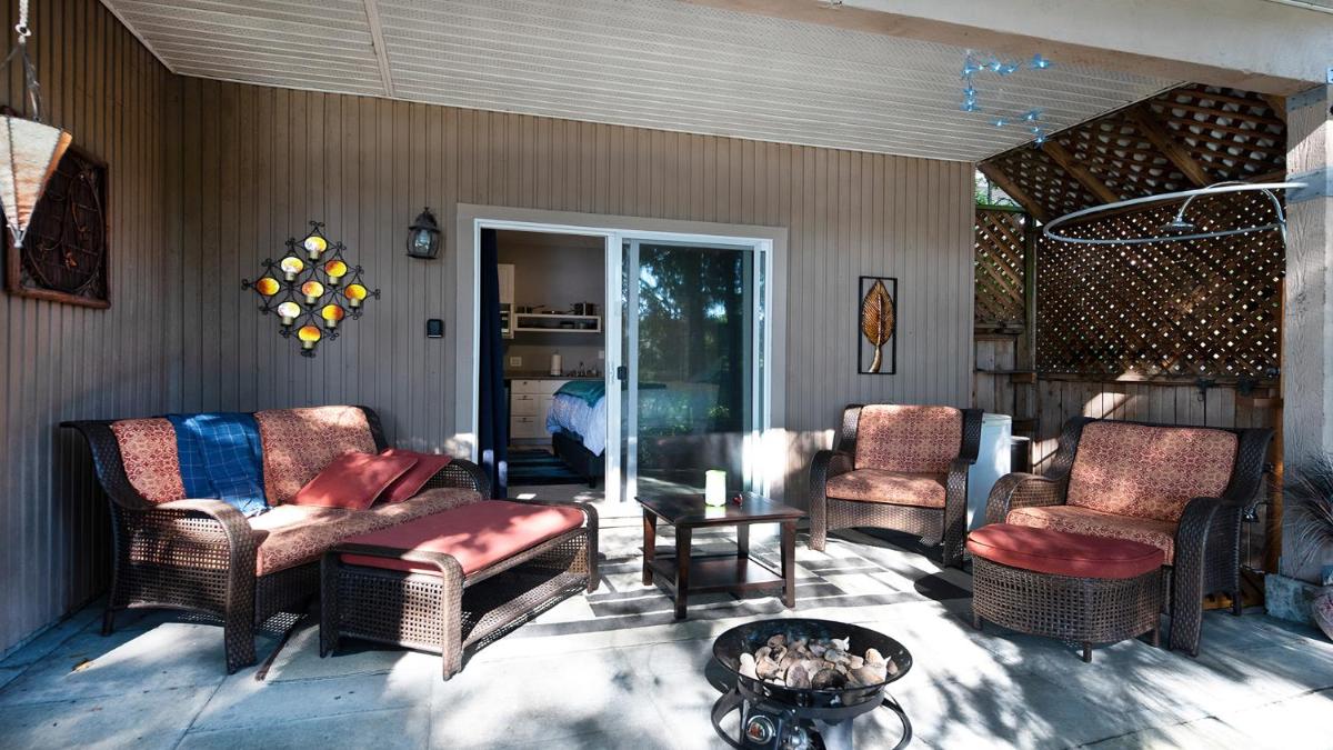 Willow Suite - Lakeside Retreat - Housity