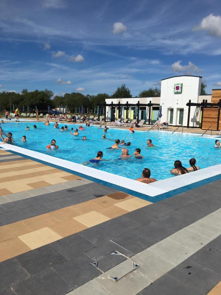 Calypso Hot Tub Breaks Tattershall Lakes Pet Friendly - Housity