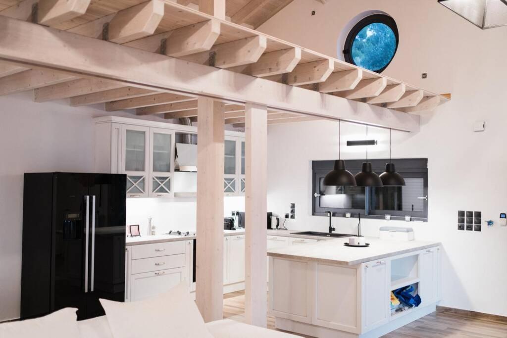 SECRET PARADICE-HIDDEN GETAWAY-PRIVATE BEACH - Housity
