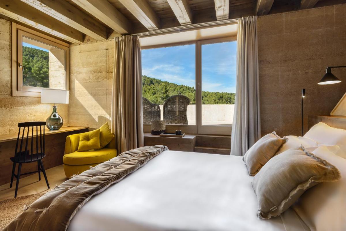 Cama o camas de una habitación en Torre del Marqués Hotel Spa & Winery - Small Luxury Hotels