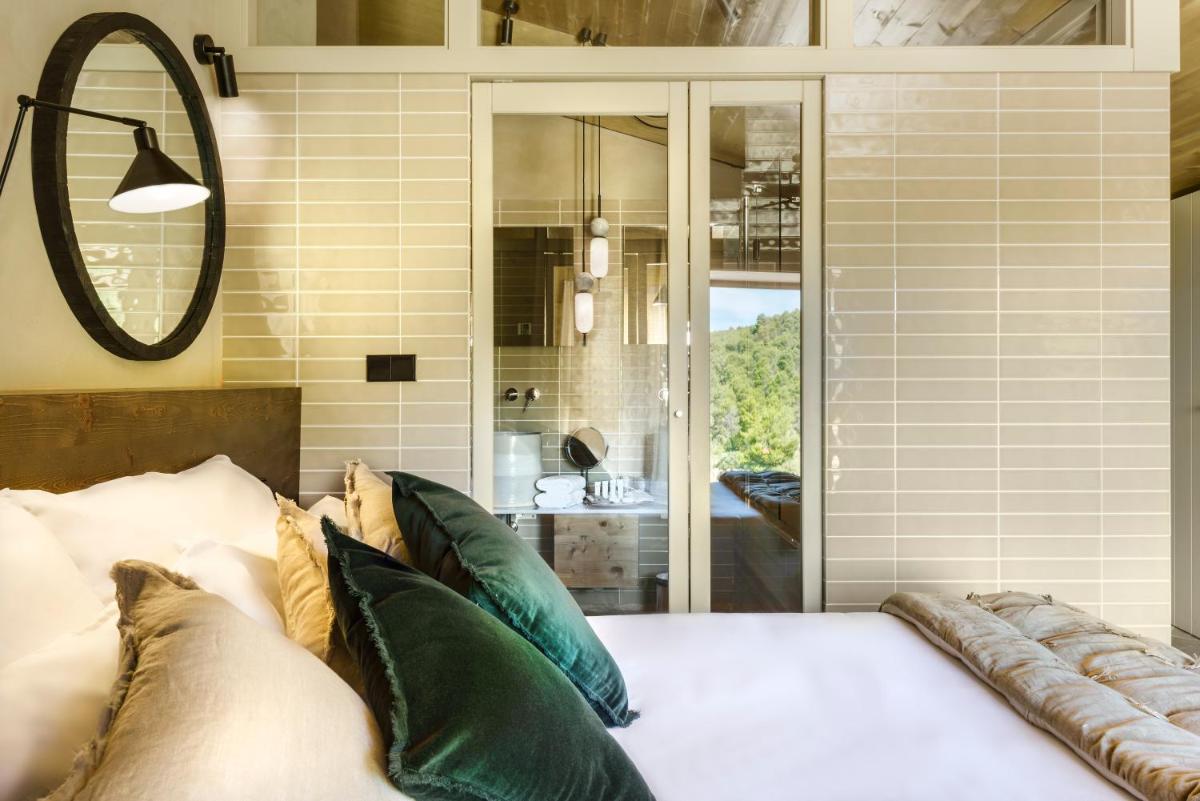 Cama o camas de una habitación en Torre del Marqués Hotel Spa & Winery - Small Luxury Hotels