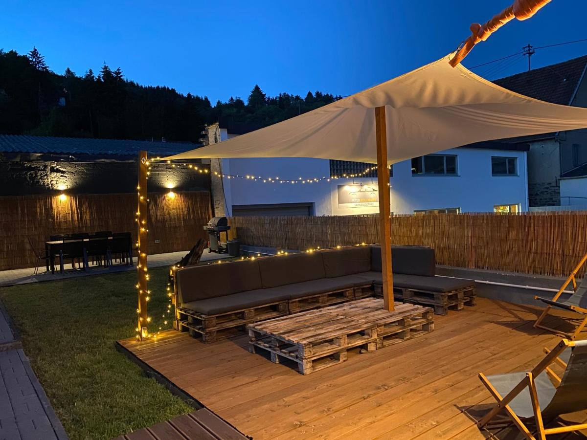 Nürburgring Industrial Design House, großer Garten, BBQ - Housity