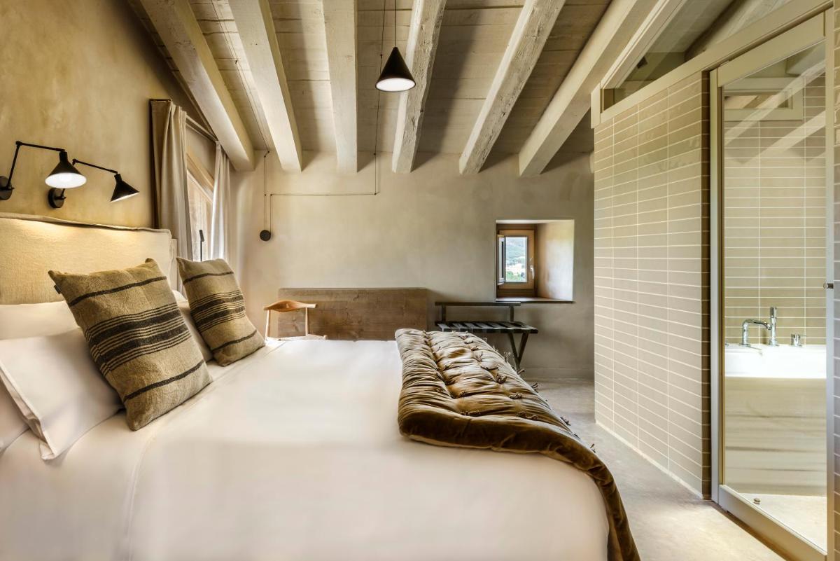 Cama o camas de una habitación en Torre del Marqués Hotel Spa & Winery - Small Luxury Hotels