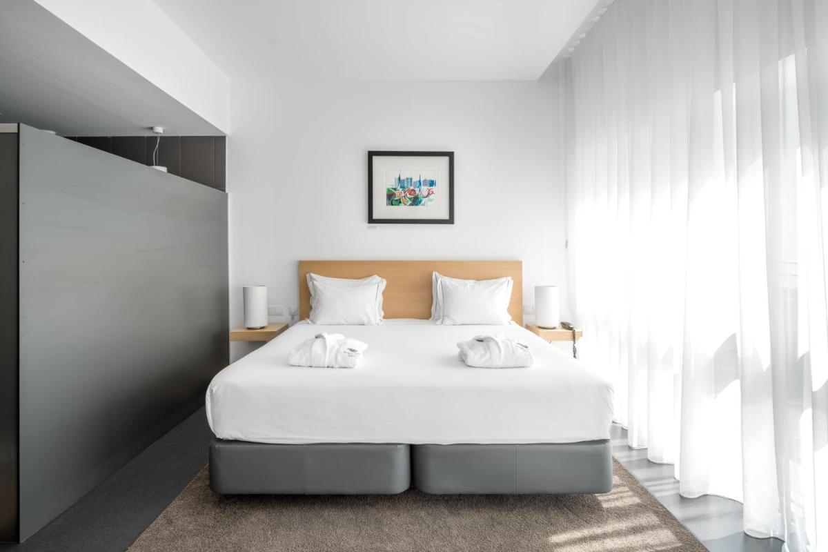 Uma cama ou camas num quarto em Boticas Hotel Art & SPA