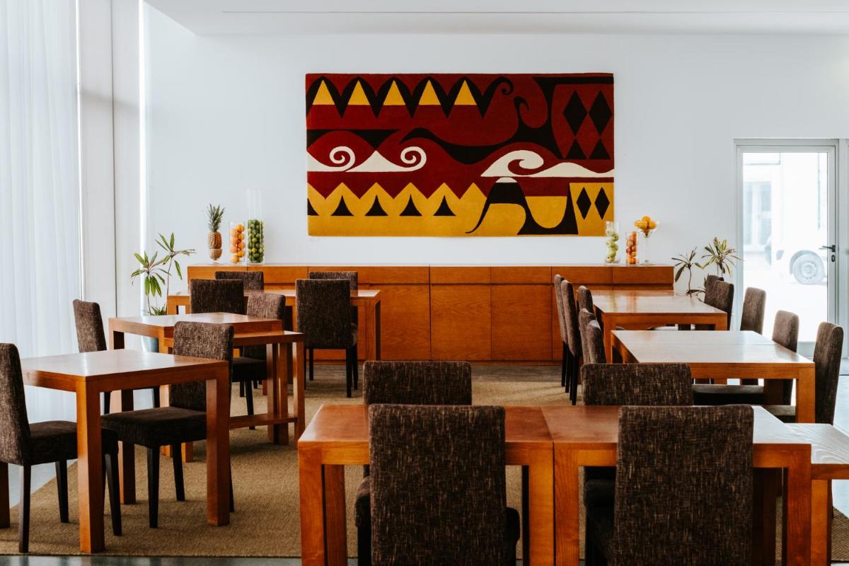 Uma área de estar em Boticas Hotel Art & SPA