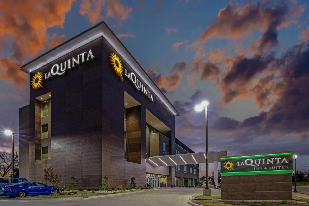 La Quinta by Wyndham Waco Baylor Downtown - Housity