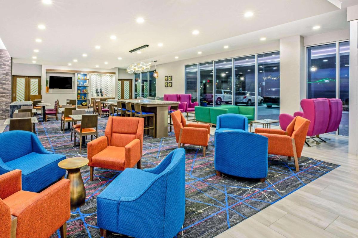 La Quinta by Wyndham Waco Baylor Downtown - Housity