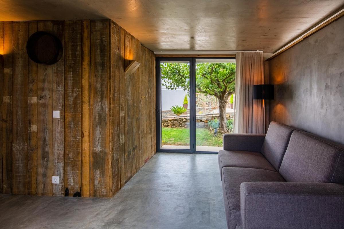 Uma área de estar em Quinta do Pedregal Hotel & Spa