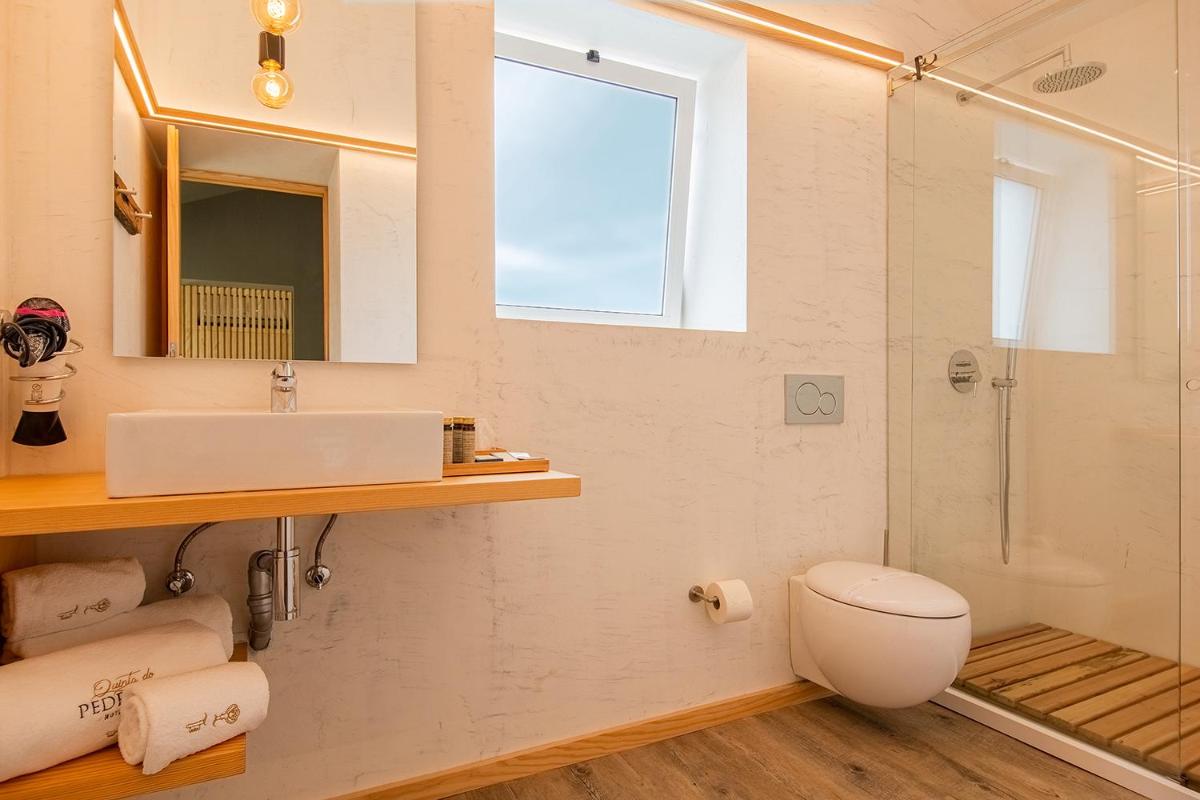 Uma casa de banho em Quinta do Pedregal Hotel & Spa