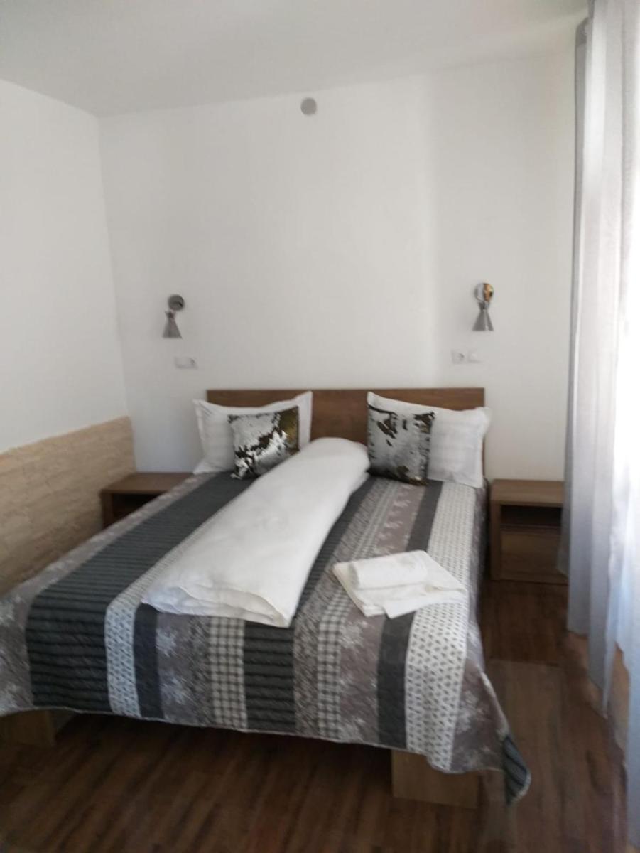 Sara House - Housity