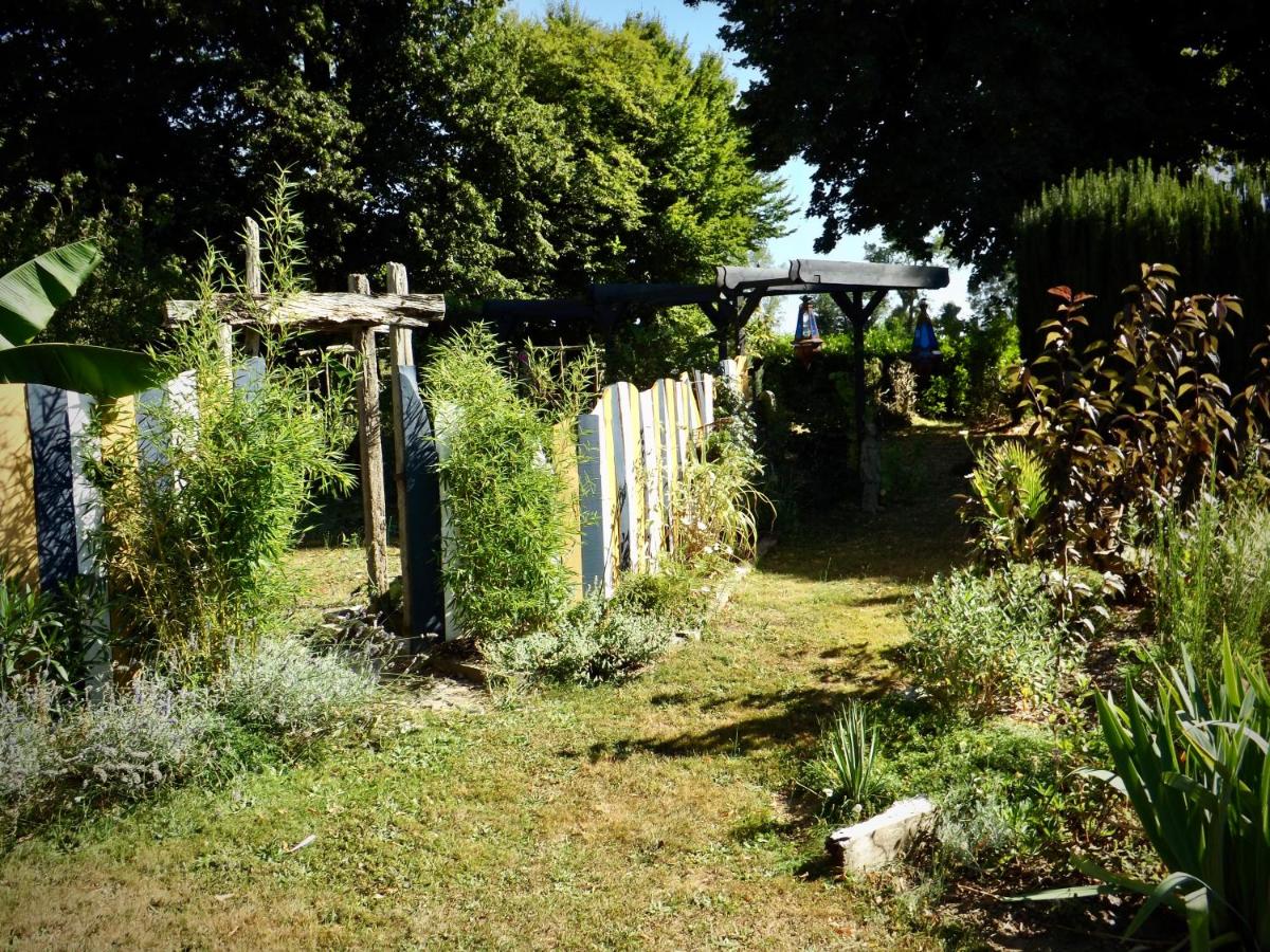 Suitetrails - Domaine de Lalat - B&B with en-suite bathrooms all rooms with garden views