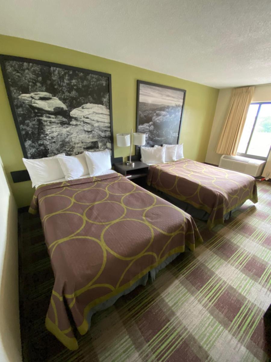 Super 8 by Wyndham Metropolis - Housity