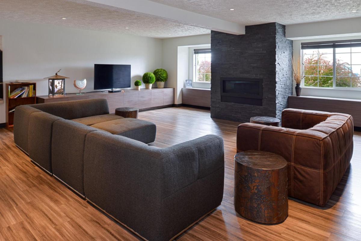 Hotel Ruby Sandpoint - Housity