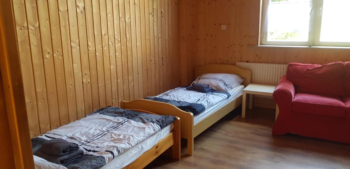 Niederdreisbacher Hütte - moderne Doppelzimmer - EINZELBETTEN - - Housity