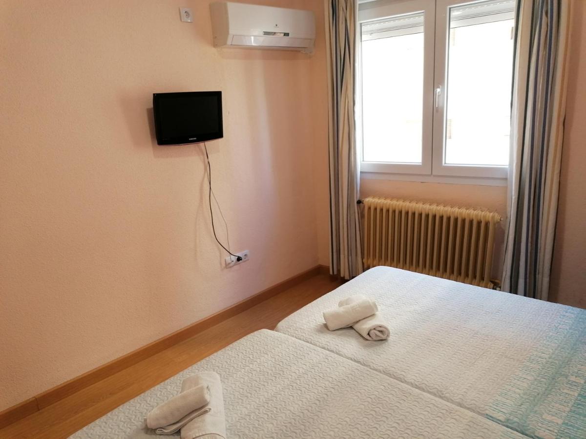 Hostal Hernan Cortes - Housity