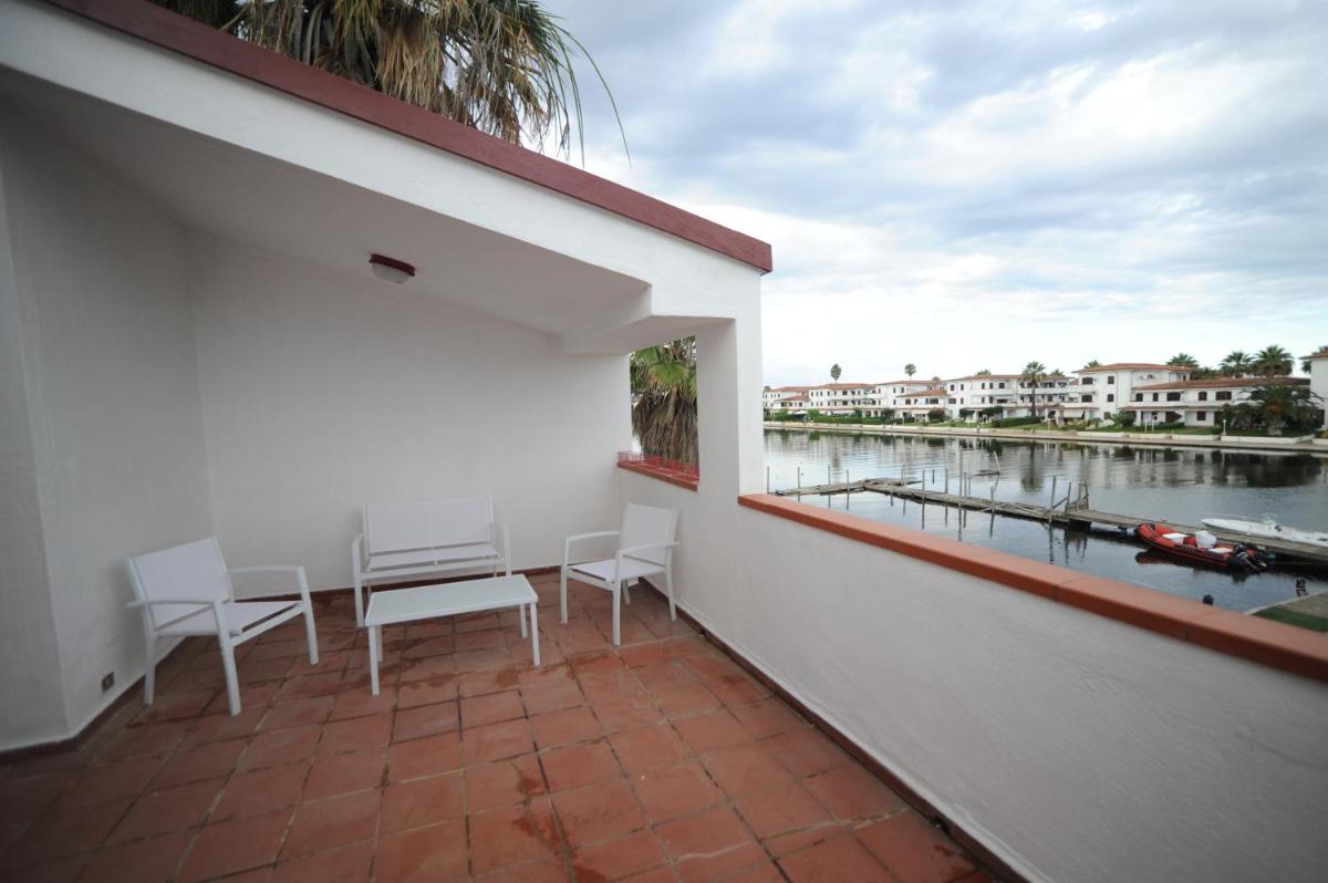 LA BRICOLA VILLA FRONTE DARSENA 4 Camere da Letto - Housity