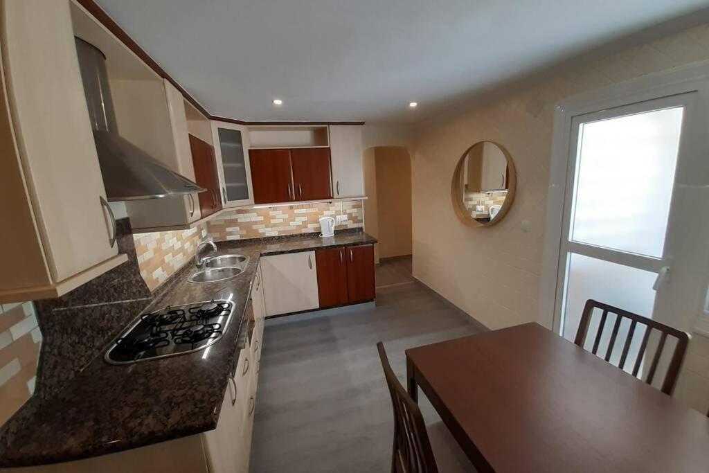 Modern huge appartement, just 100 m from the beach - Housity