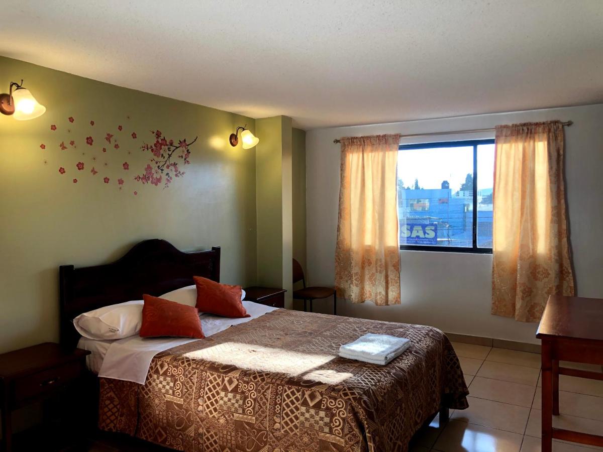 Hostal Mitad del Mundo - Housity