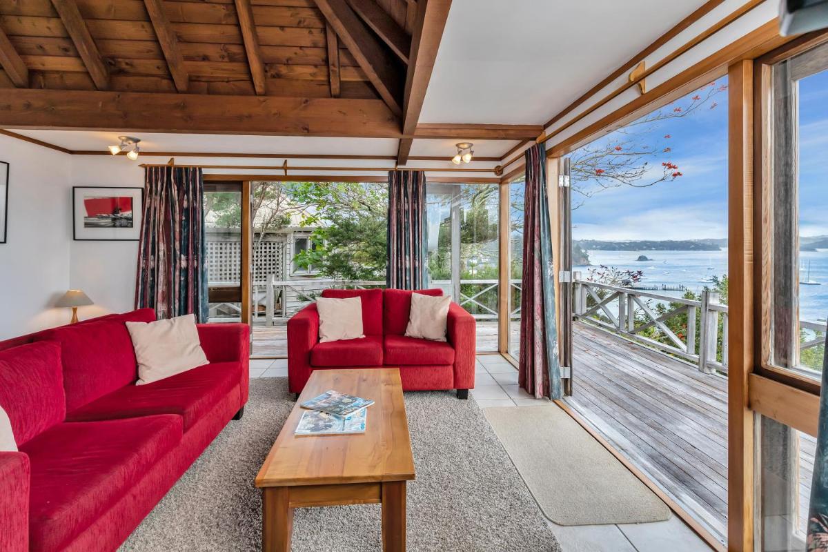 Te Maiki Retreat - Russell Holiday Home - Housity