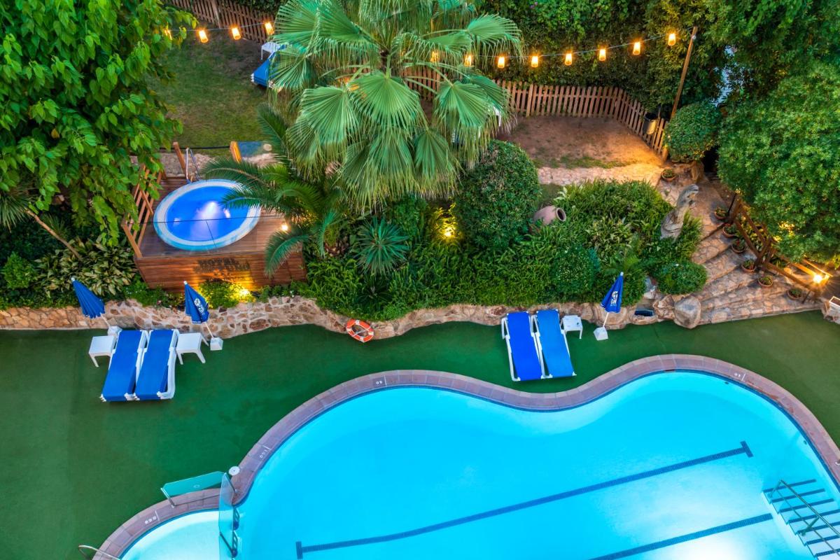 Piscina en o cerca de Hotel GHT Neptuno-Tossa & Venus SPA