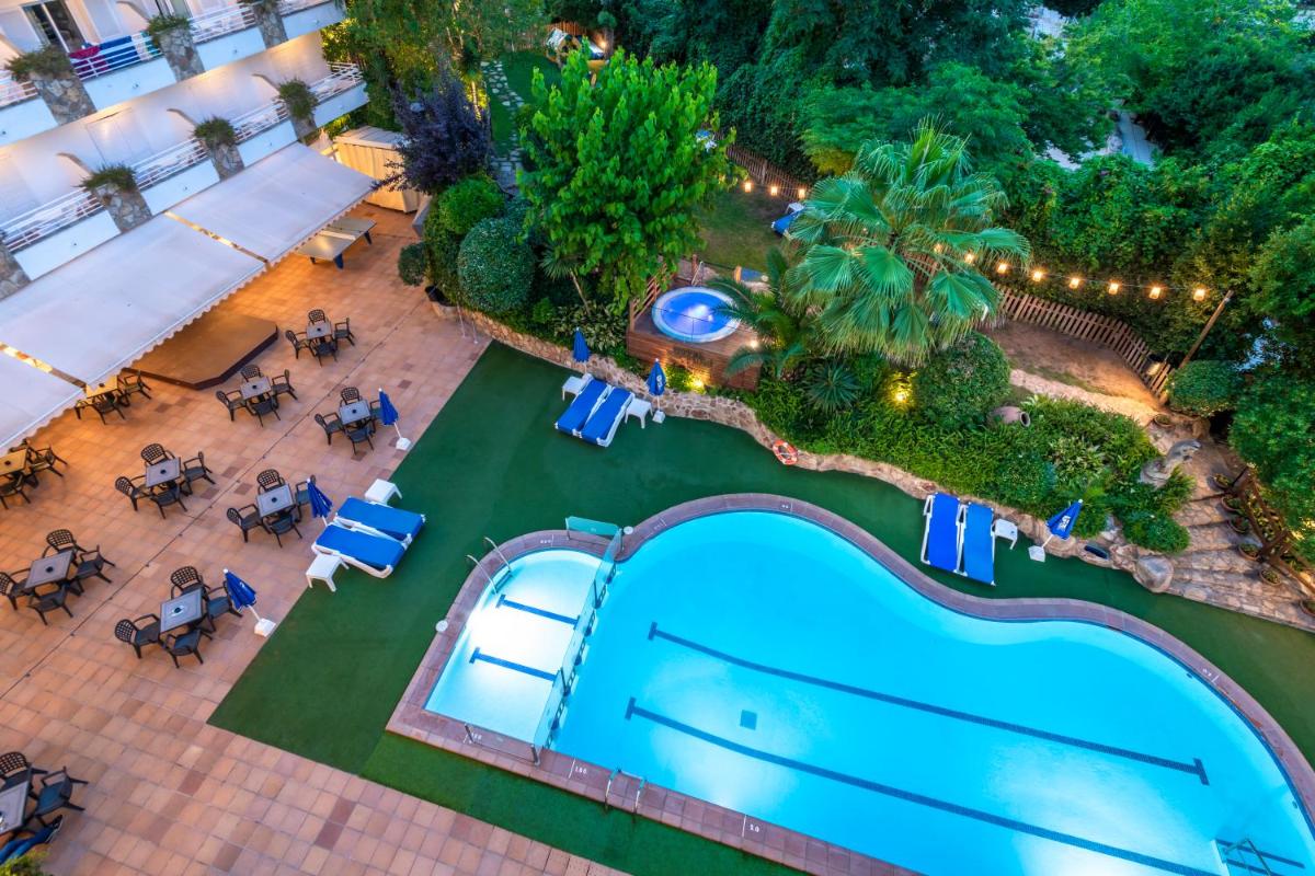 Piscina en o cerca de Hotel GHT Neptuno-Tossa & Venus SPA