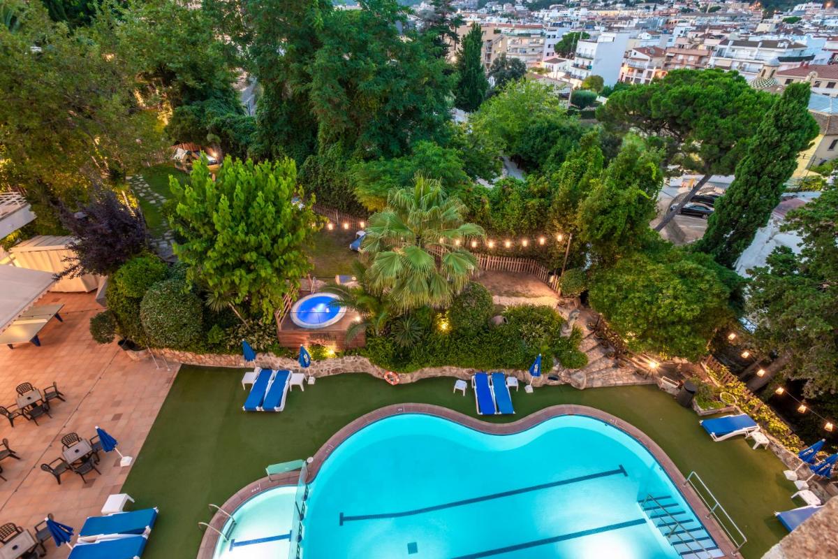 Piscina en o cerca de Hotel GHT Neptuno-Tossa & Venus SPA