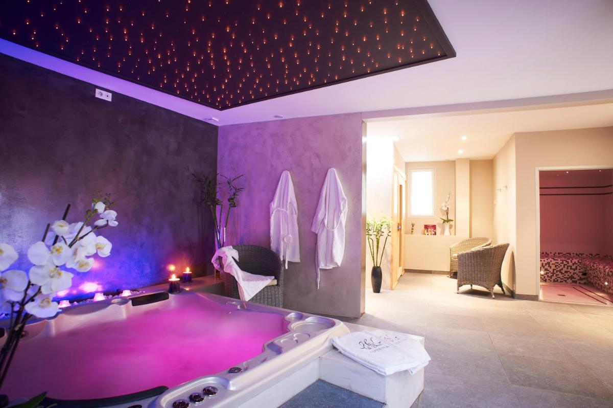 Un ou plusieurs lits dans un hébergement de l'établissement Hôtel Lutétia & Spa