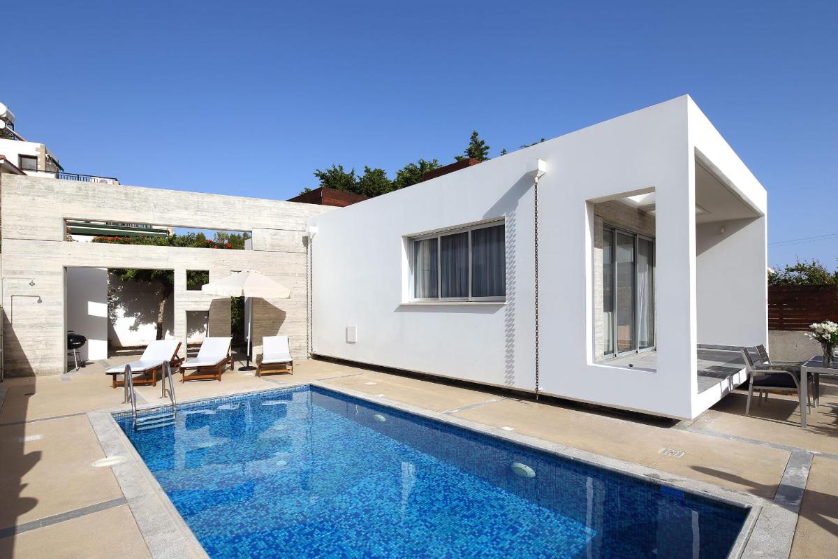 Paradise Cove Luxurious Beach Villas - Housity