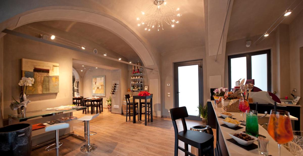 Vinoteca La Sacrestia - Housity