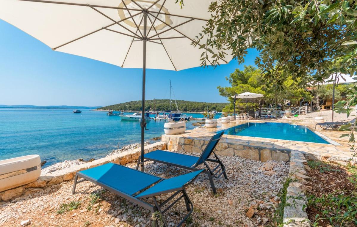 Bungalows with pool Dream of Kornati - Housity