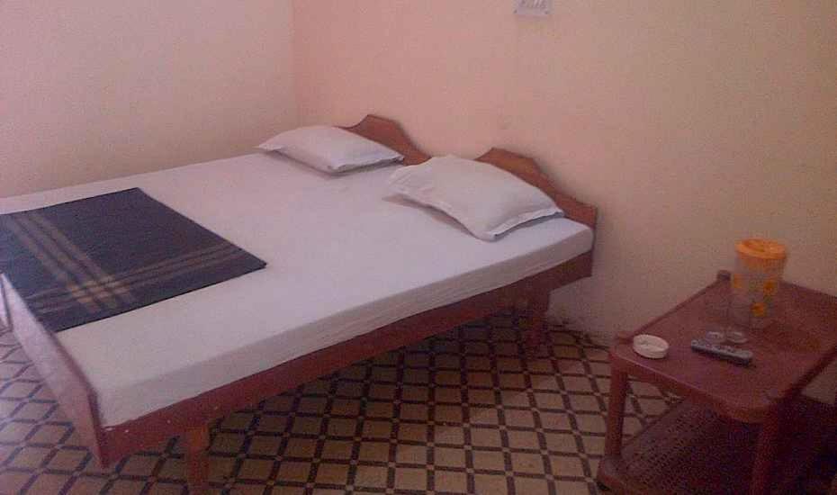 Hotel Om Shiv Shankar - Housity