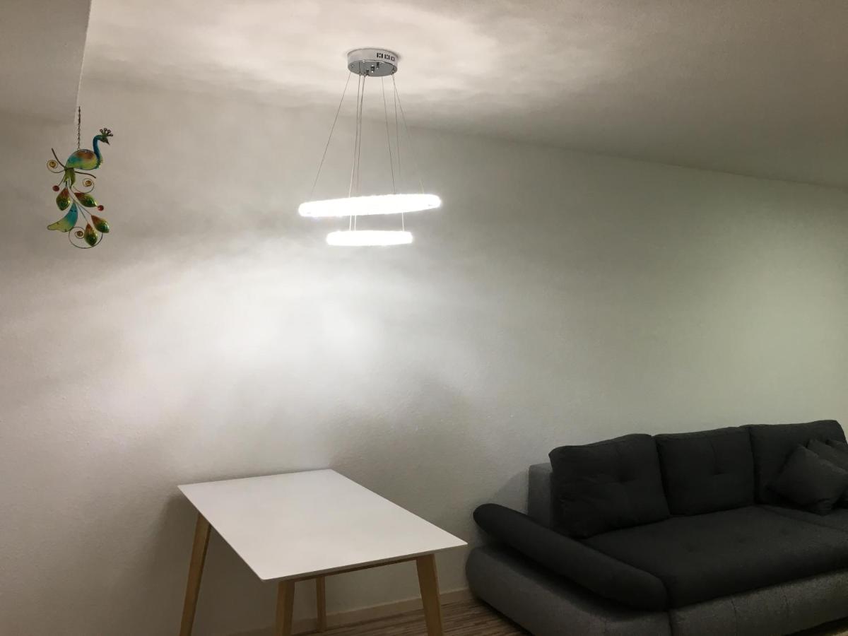 Sindel Living Luxurious 1 Bed room Business Apt near Daimler - Housity
