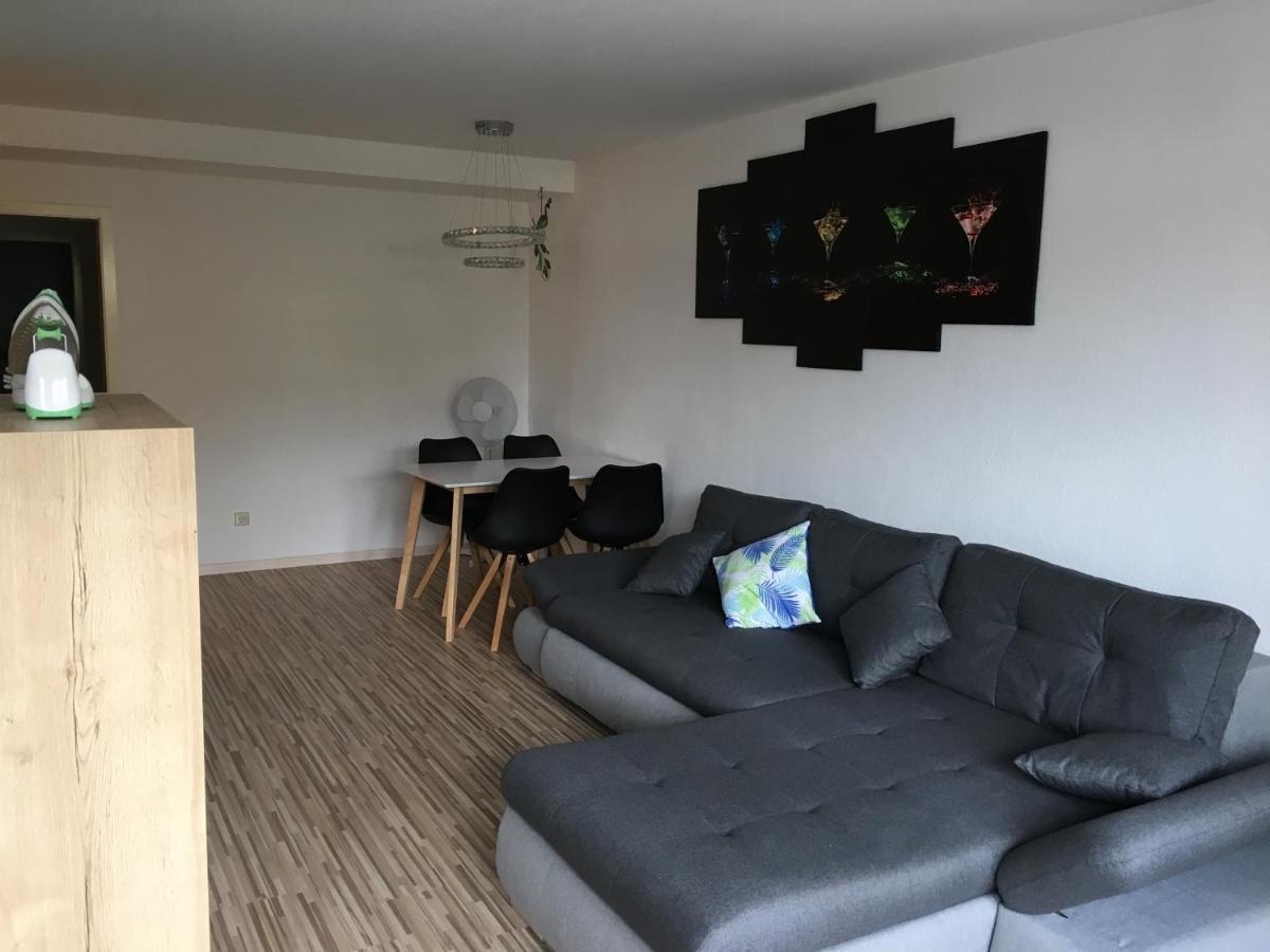 Sindel Living Luxurious 1 Bed room Business Apt near Daimler - Housity