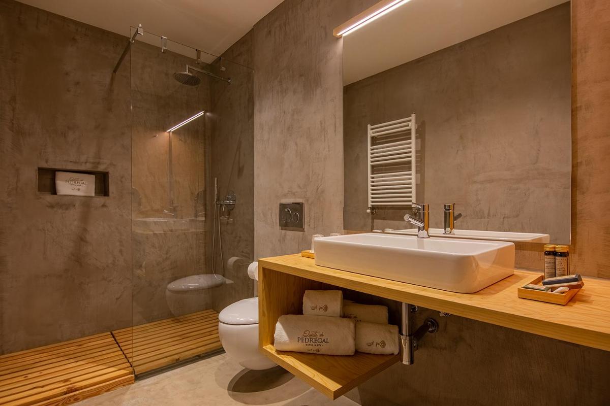 Uma casa de banho em Quinta do Pedregal Hotel & Spa