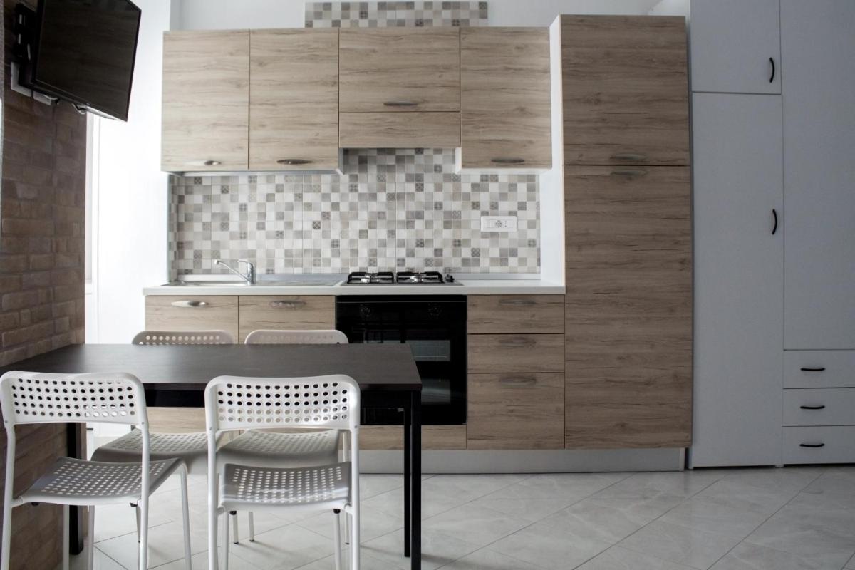 Una finestra sul glicine - Housity