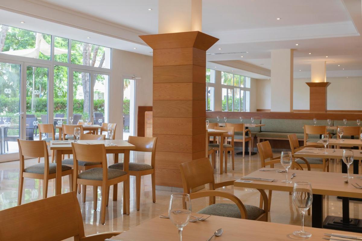 Un restaurante o sitio para comer en HM Mar Blau