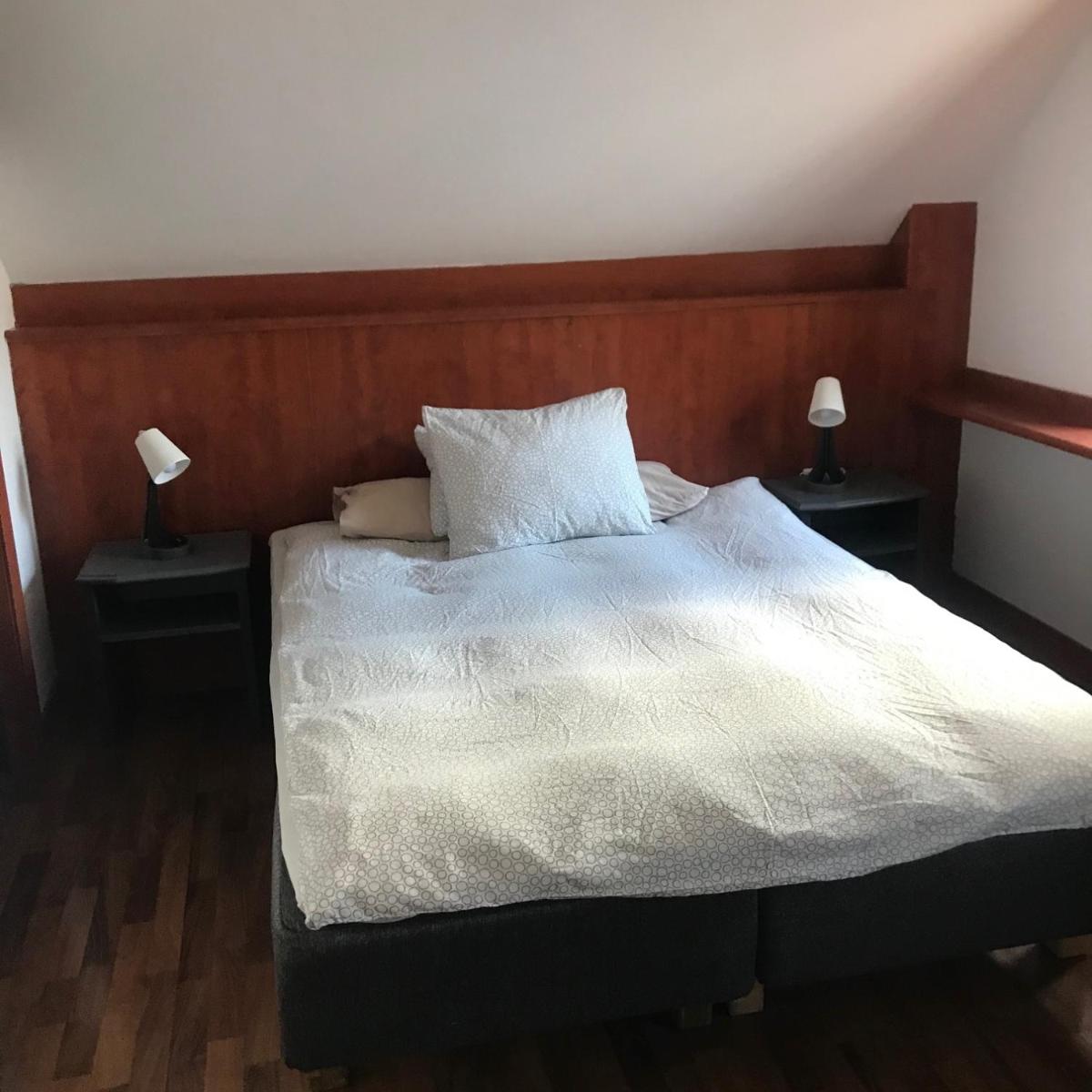 Stort hus med 4 sovrum - Housity