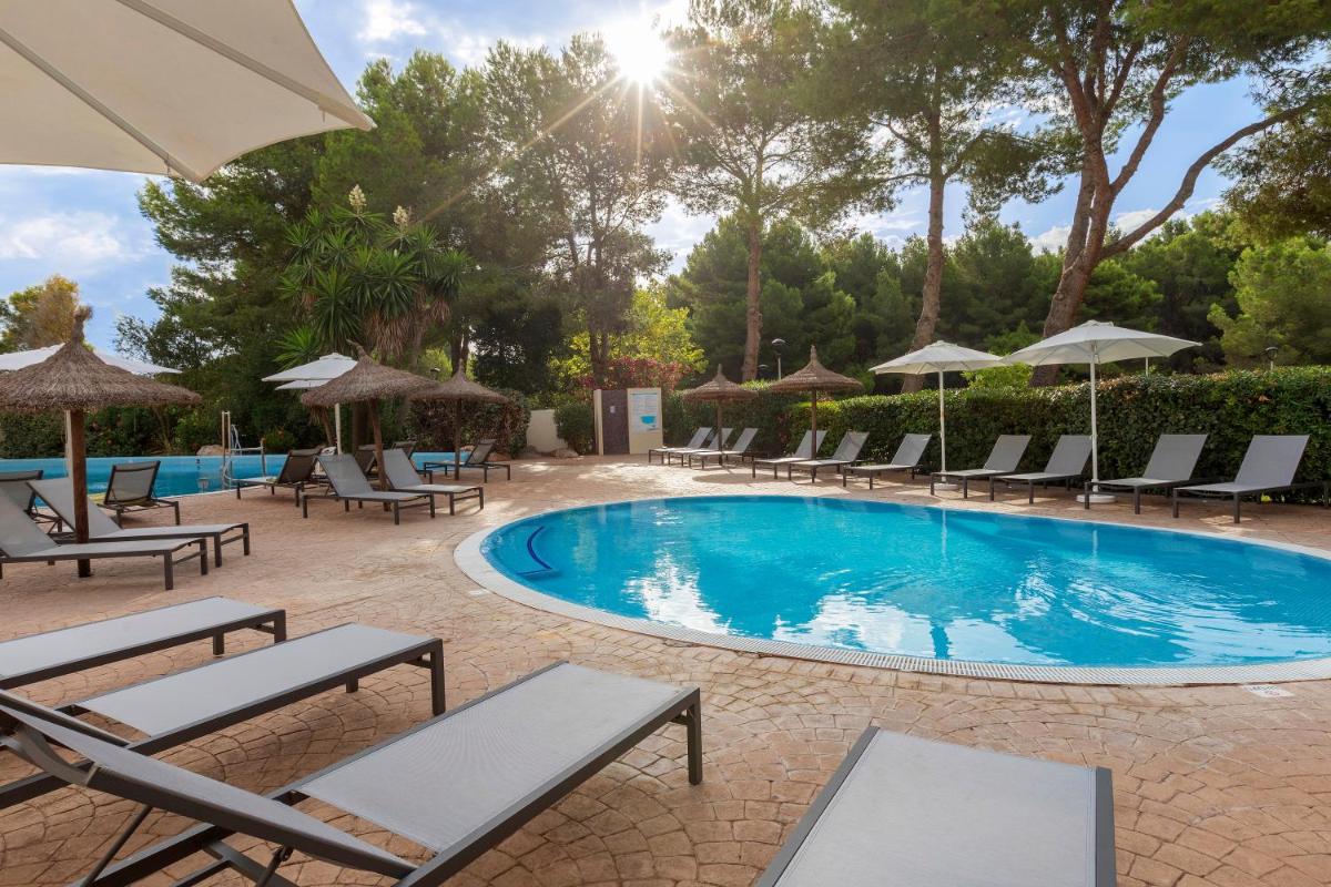 Piscina en o cerca de HM Mar Blau