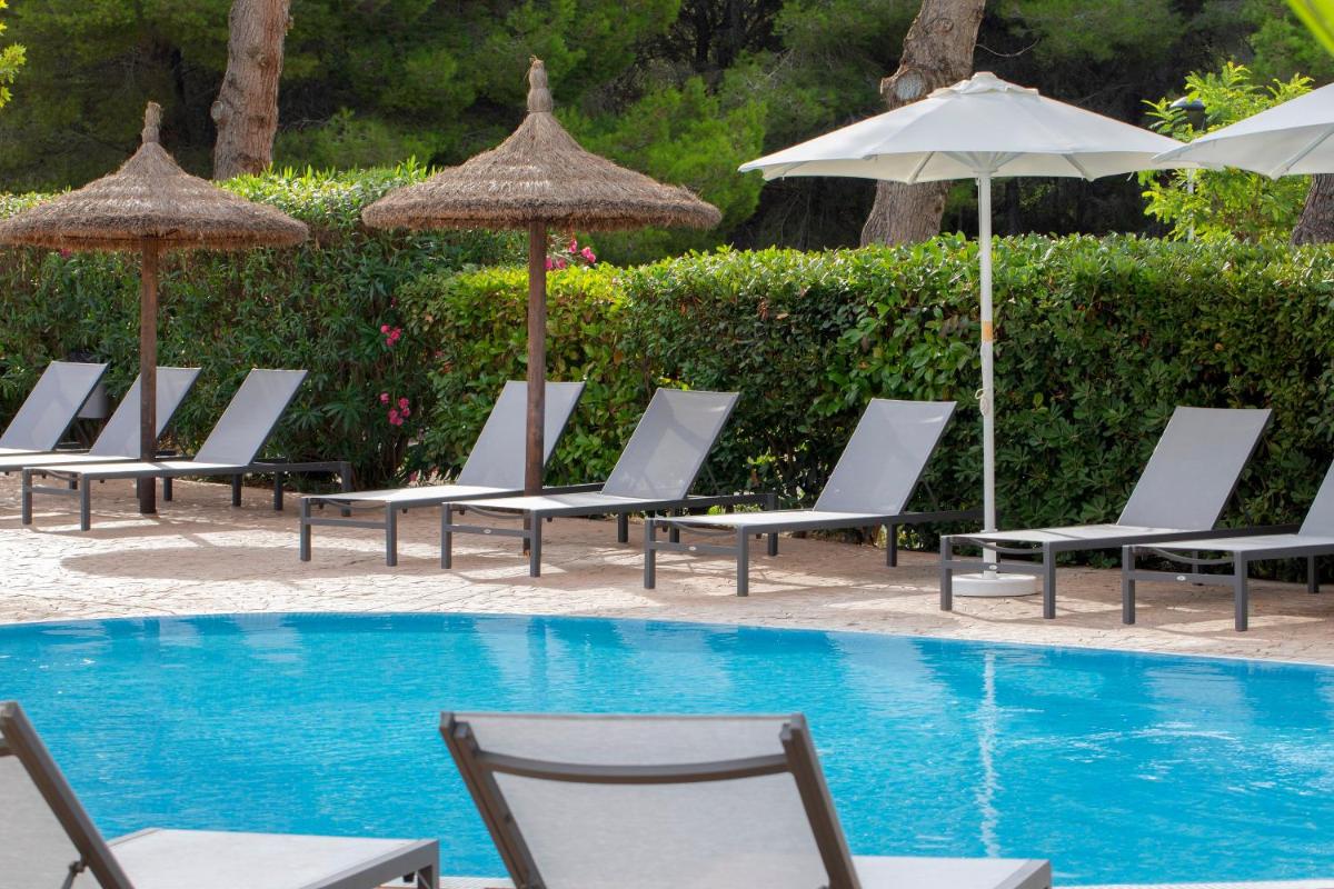 Piscina en o cerca de HM Mar Blau