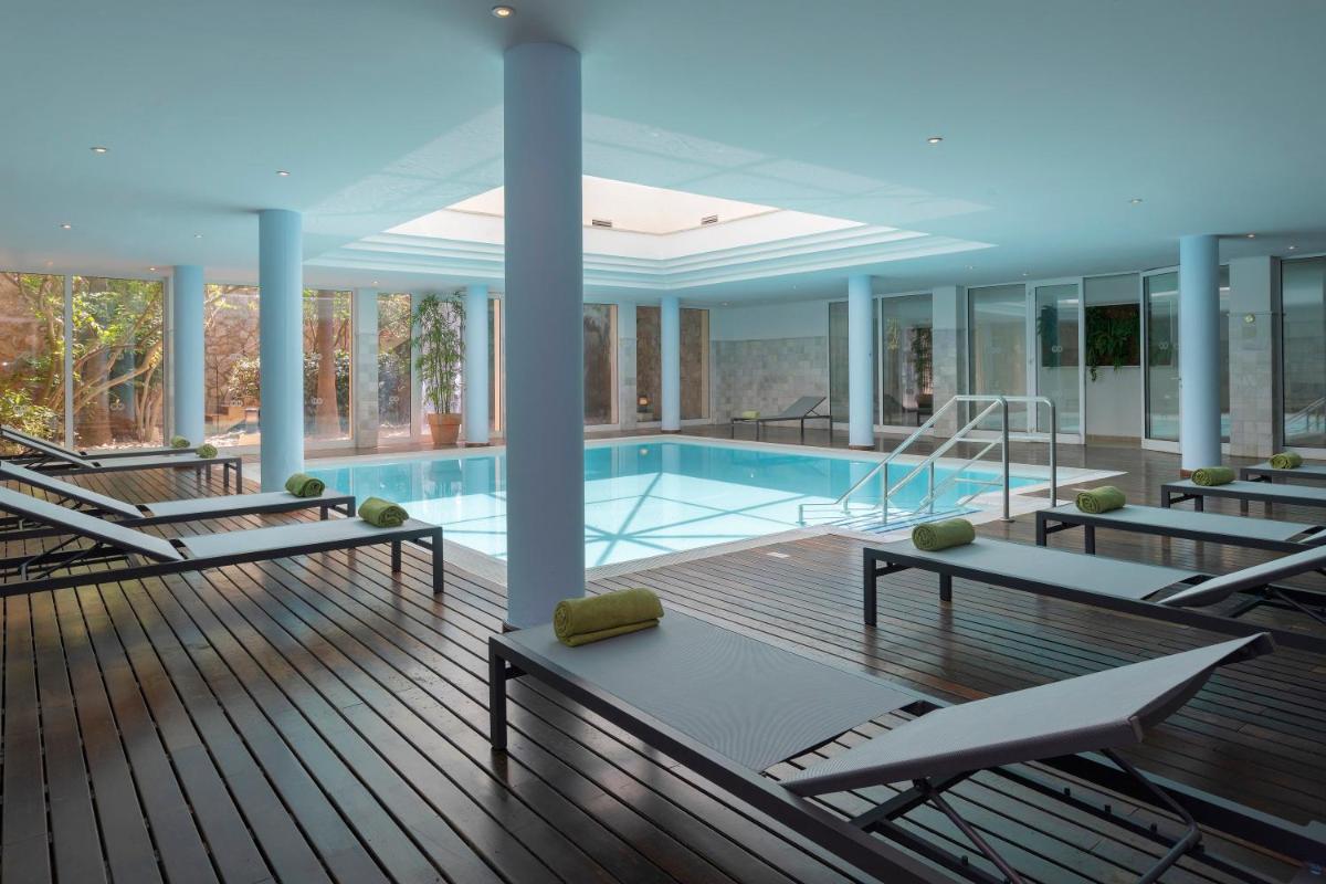 Piscina en o cerca de HM Mar Blau