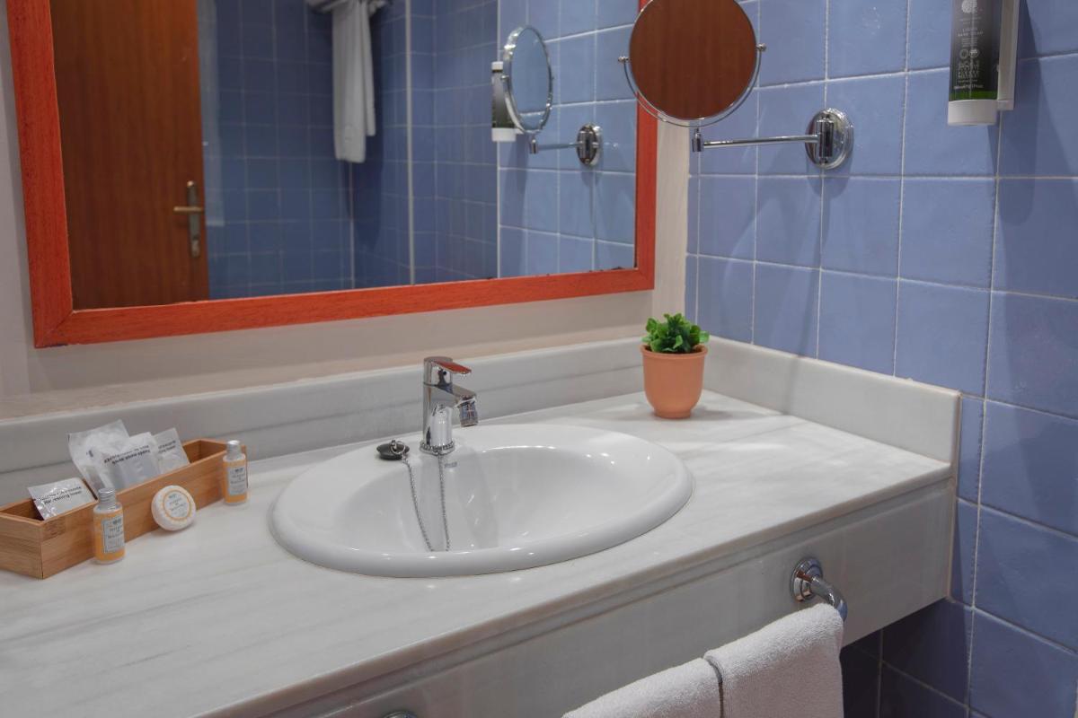 Un baño de HM Mar Blau