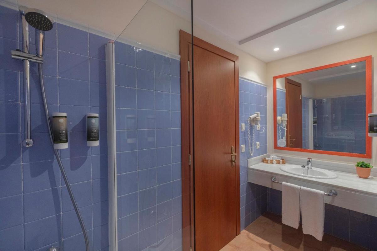 Un baño de HM Mar Blau