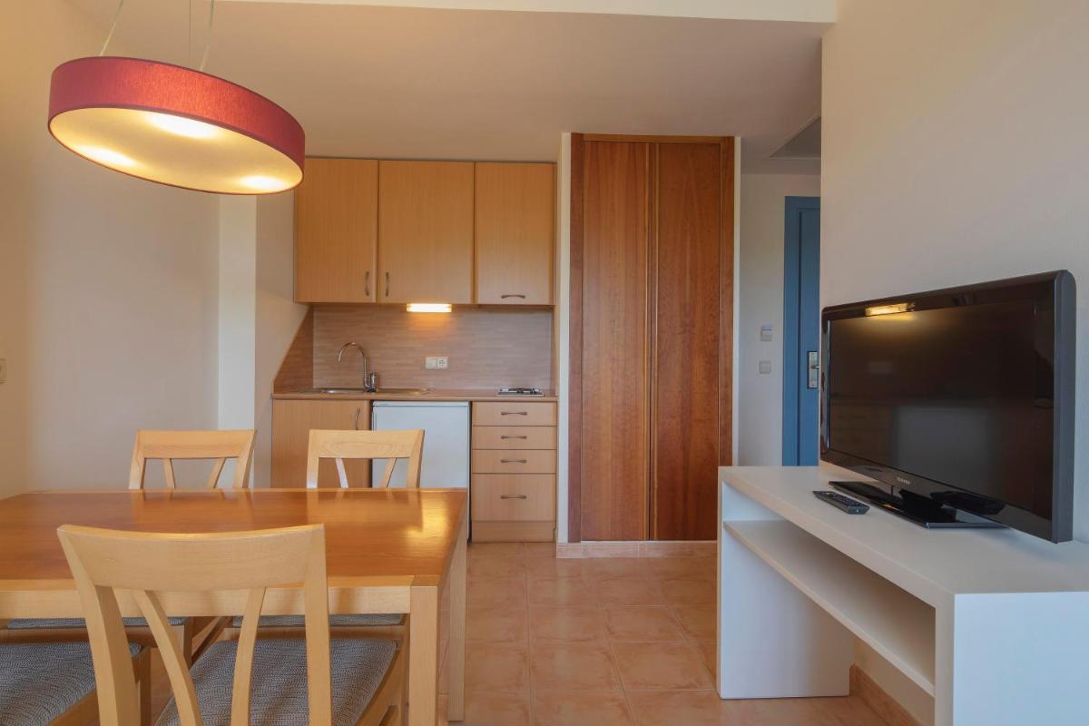 Una cocina o zona de cocina en HM Mar Blau