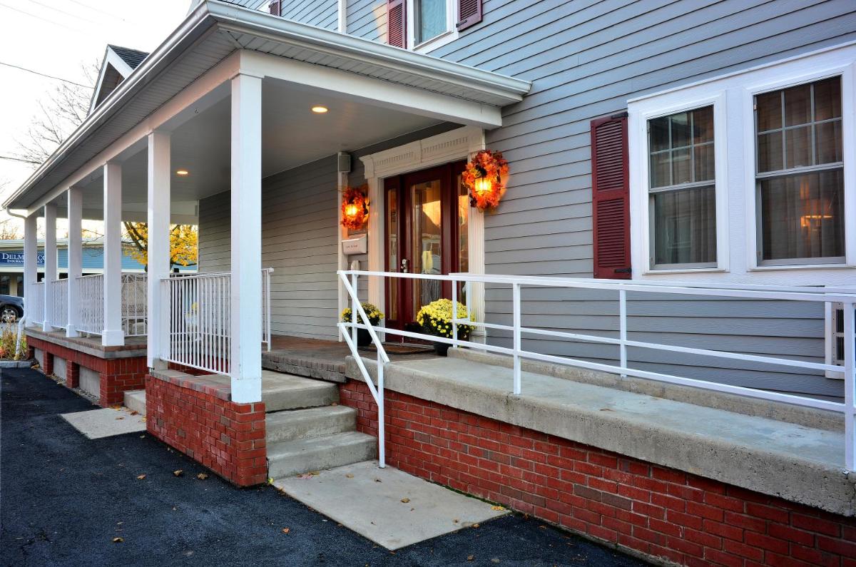 Skaneateles Suites Boutique Hotel - Housity