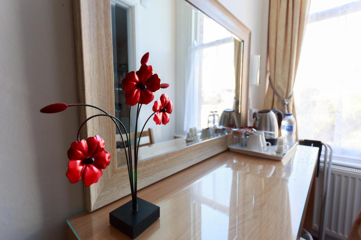Bridge Guest House - Housity
