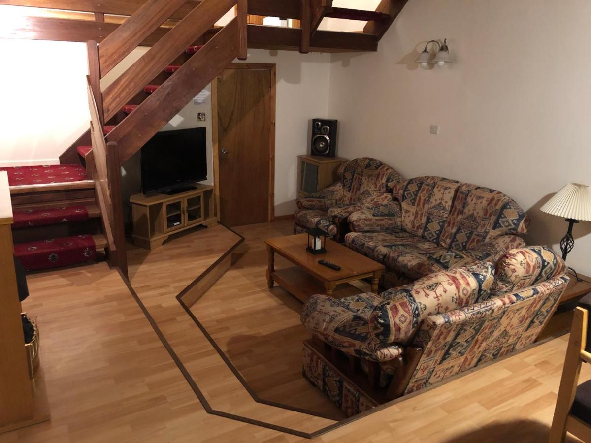 Cosy holiday home, Scalloway, Shetland. - Housity