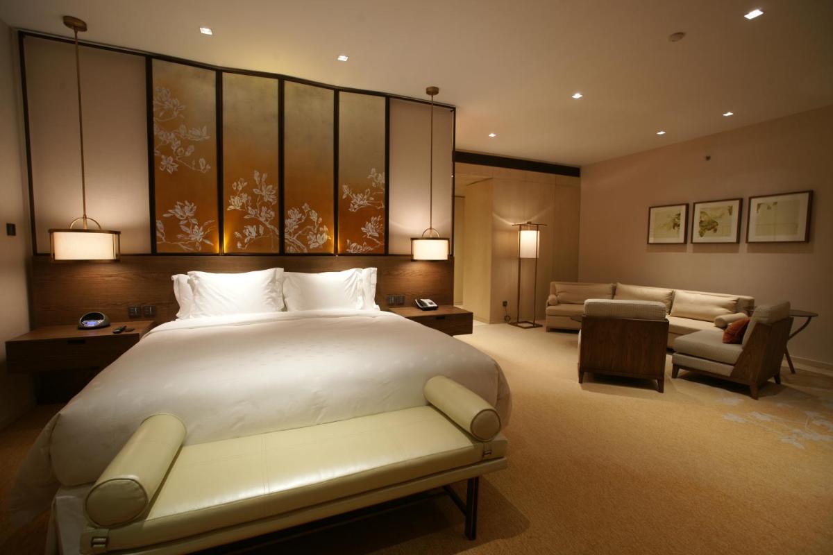 HUALUXE Shanghai Twelve At Hengshan, an IHG Hotel - Housity
