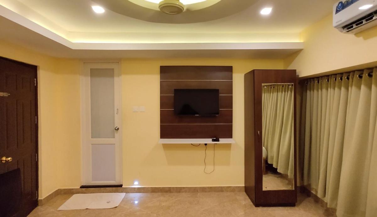 Hotel Green Plaza - Housity